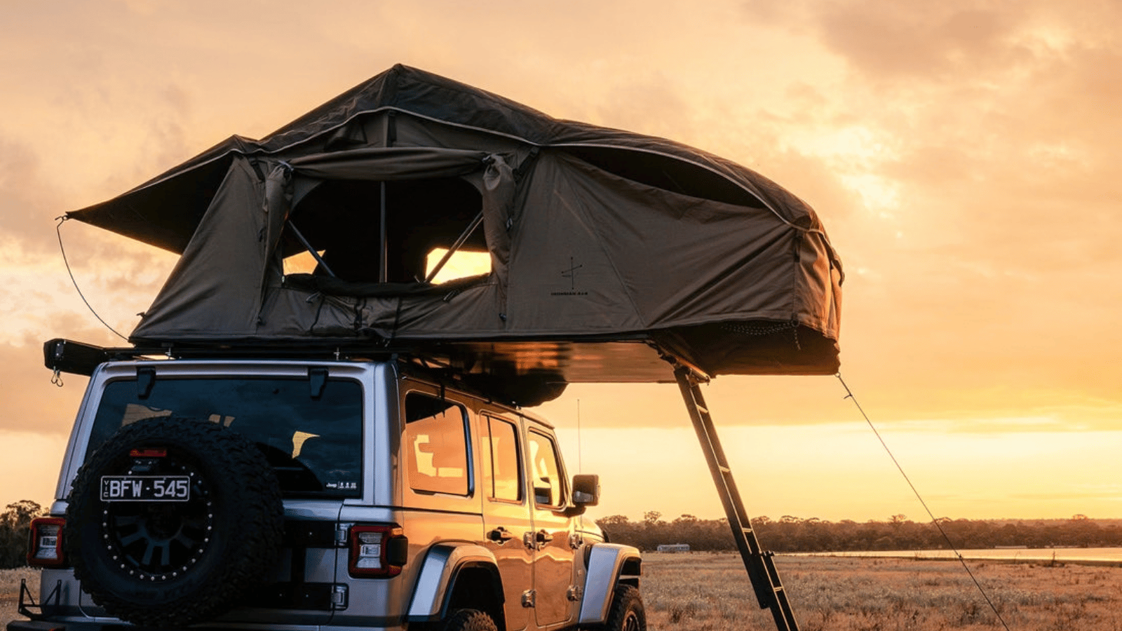 Carpa de techo Ironman 4x4 sobre rack en pick-up, Paraguay
